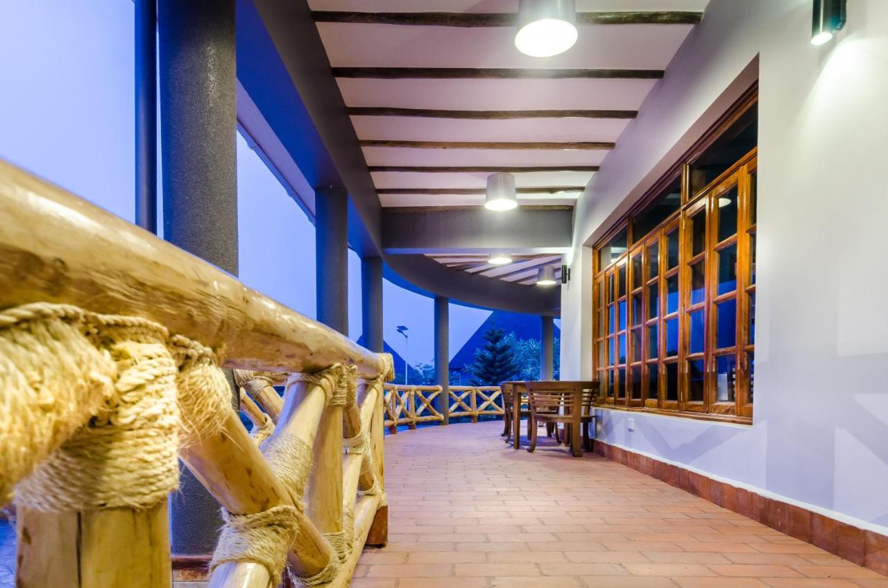 Emburara Farm Lodge Mbarara Exteriör bild